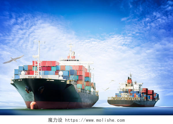 轮船货船货轮码头一角海面大海港口集装箱物流平台海关日